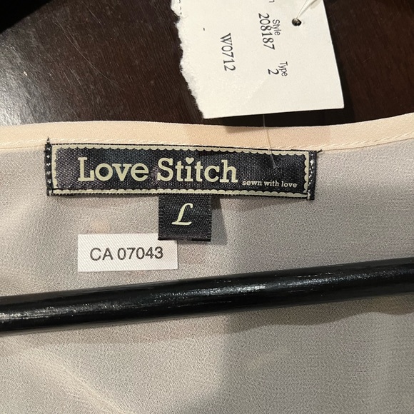 New Love Stitch sheer V- neck long sleeve blouse size large in a cream colour - Picture 8 of 8